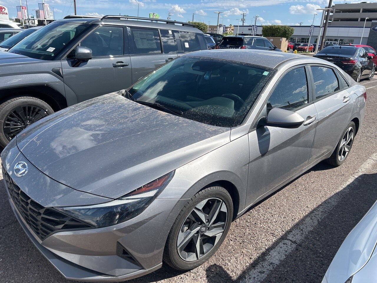 2023 Hyundai Elantra SEL photo 2