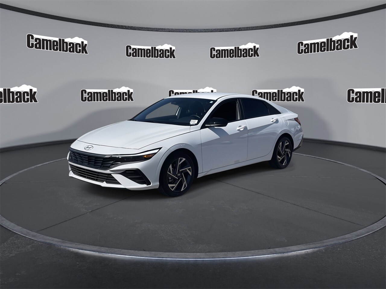 2025 Hyundai Elantra SEL Sport photo 3