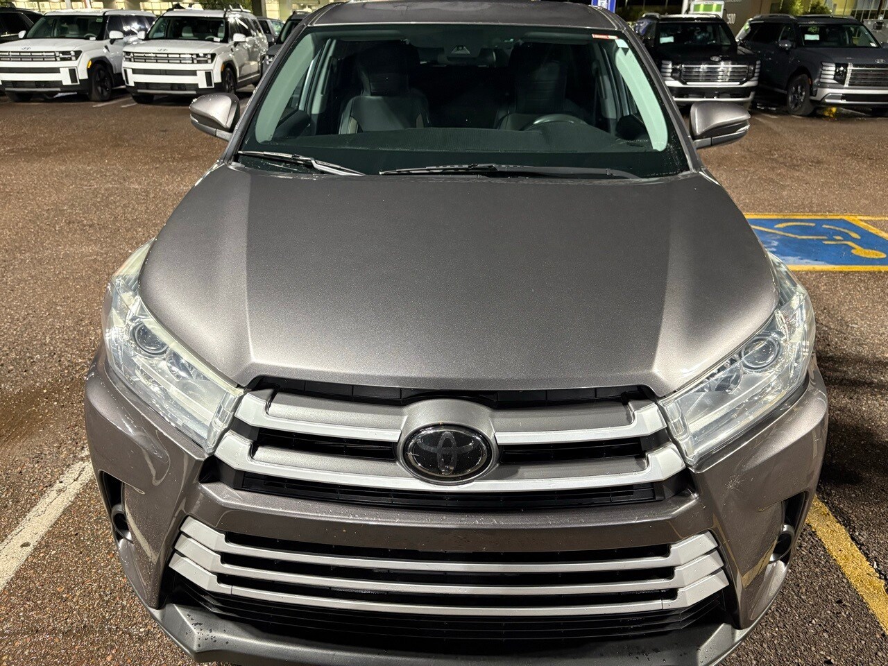 2019 Toyota Highlander LE photo 3