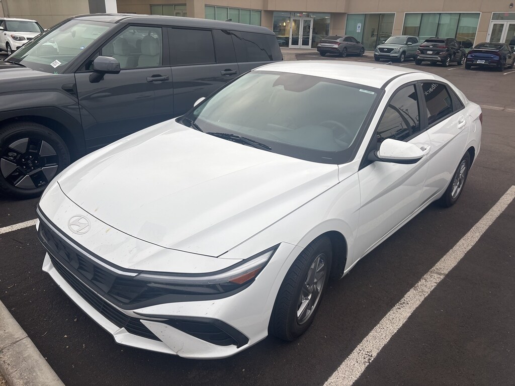 Used 2024 Hyundai Elantra SE Sedan