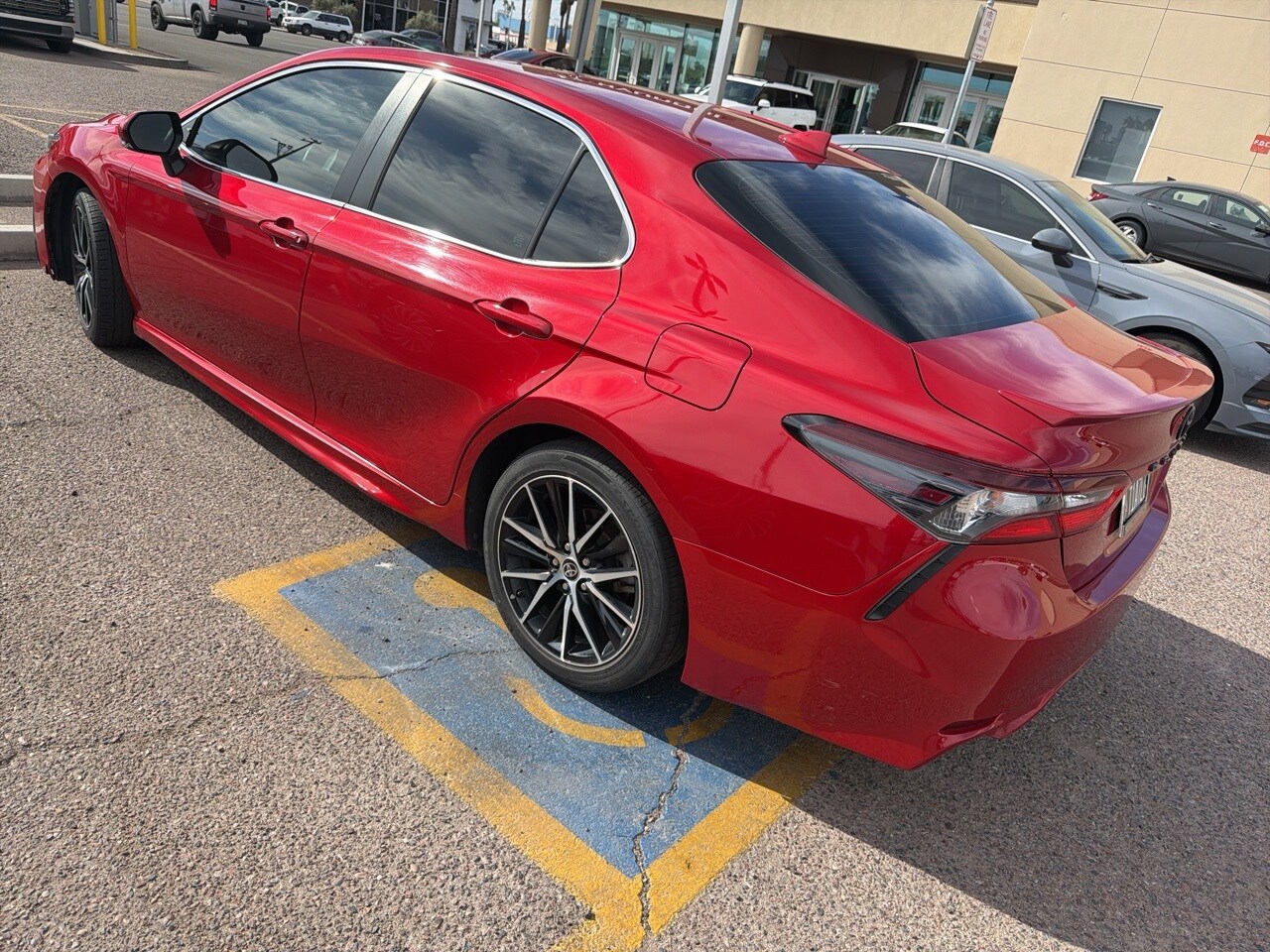 2022 Toyota Camry SE photo 2