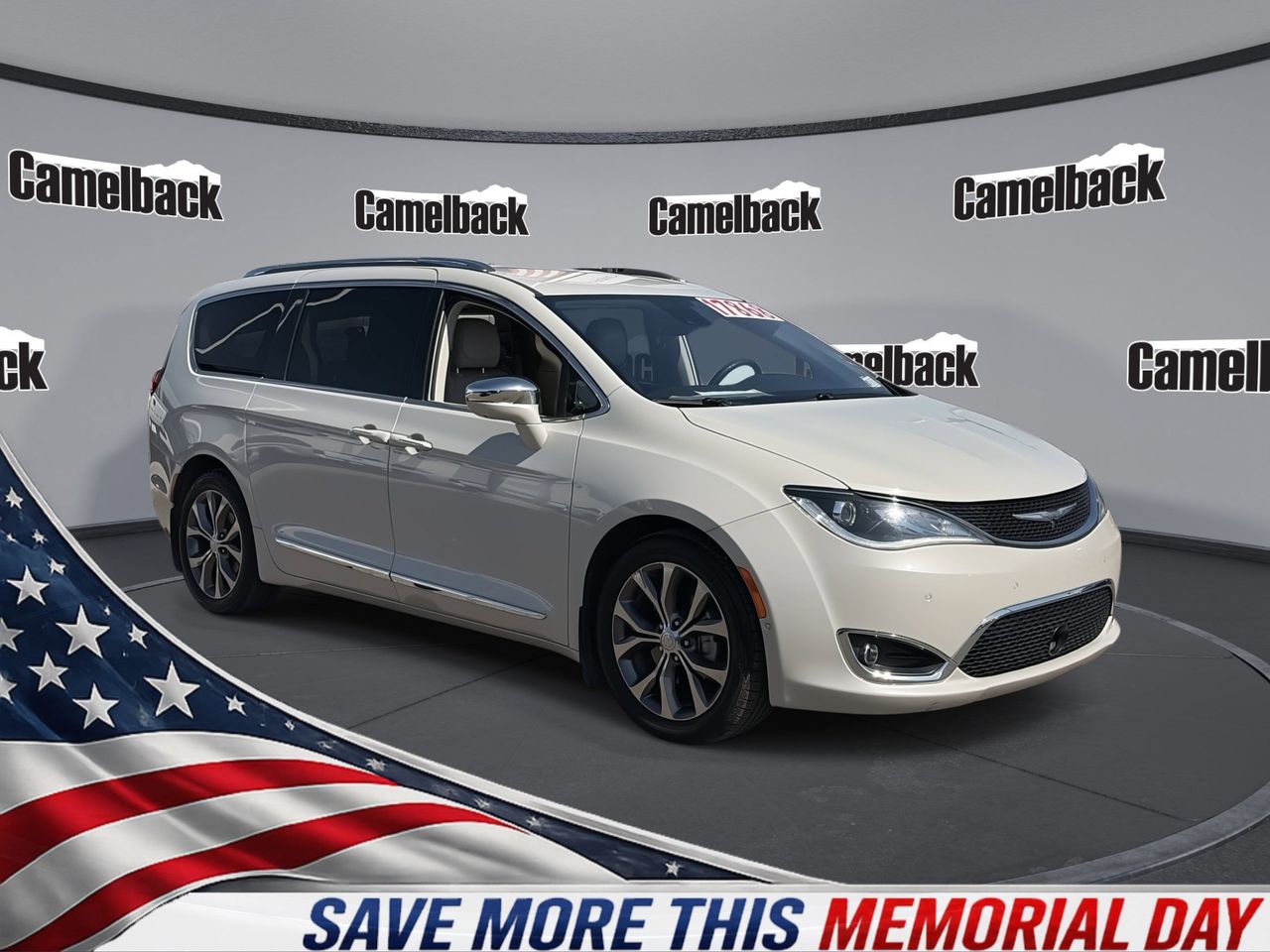 2017 Chrysler Pacifica Limited's photo