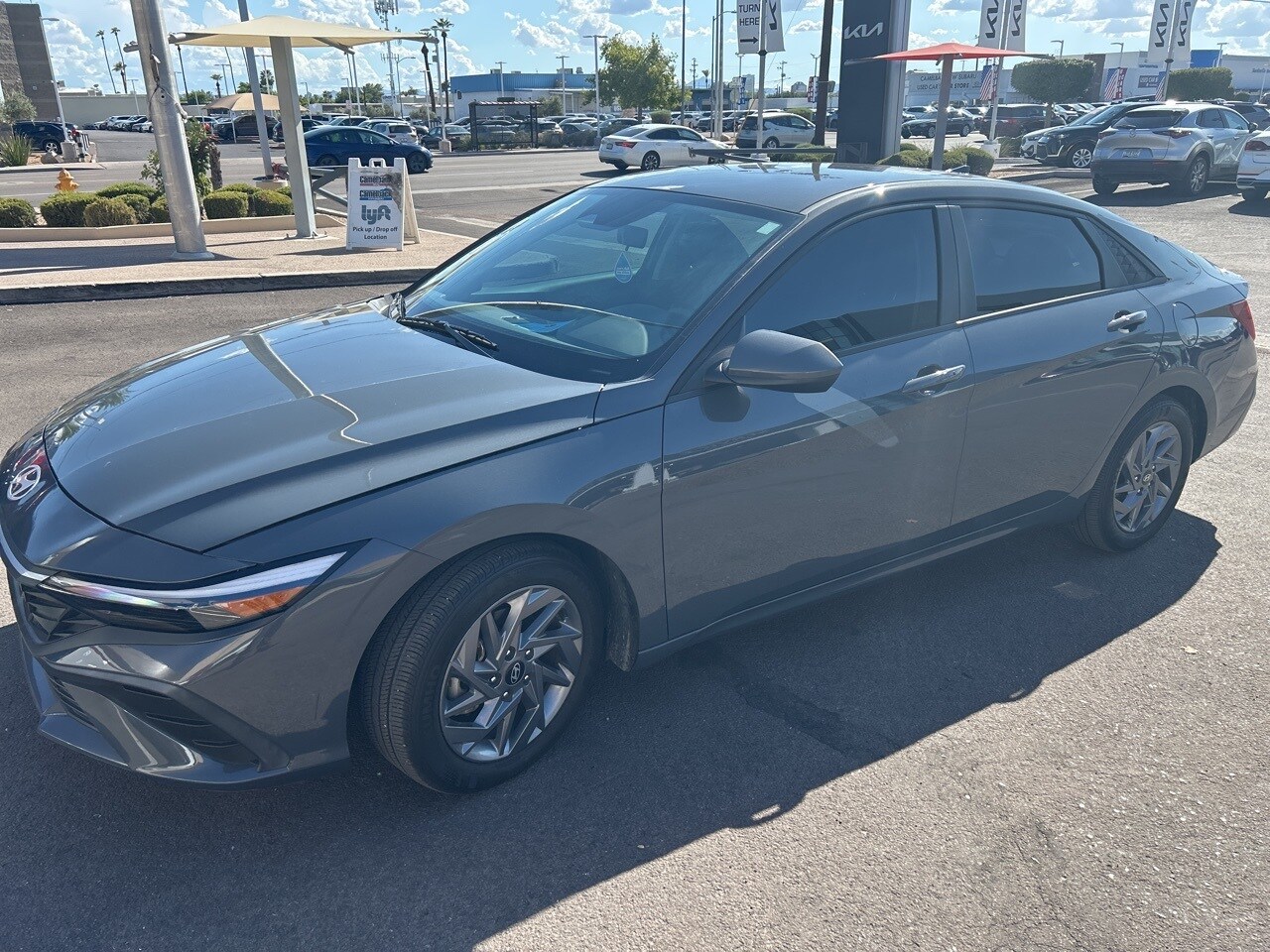 2024 Hyundai Elantra SEL photo 2