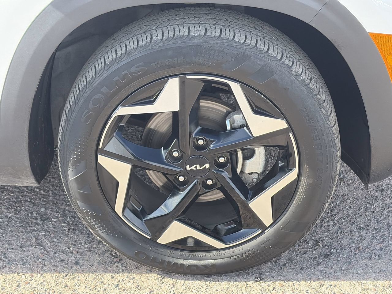 Certified Used 2025 Snow White Pearl Kia EX image 9