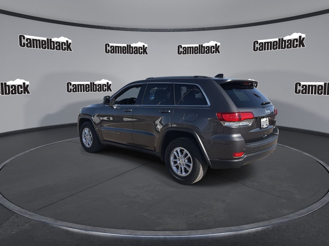 Used 2020 Granite Crystal Jeep Laredo image 5