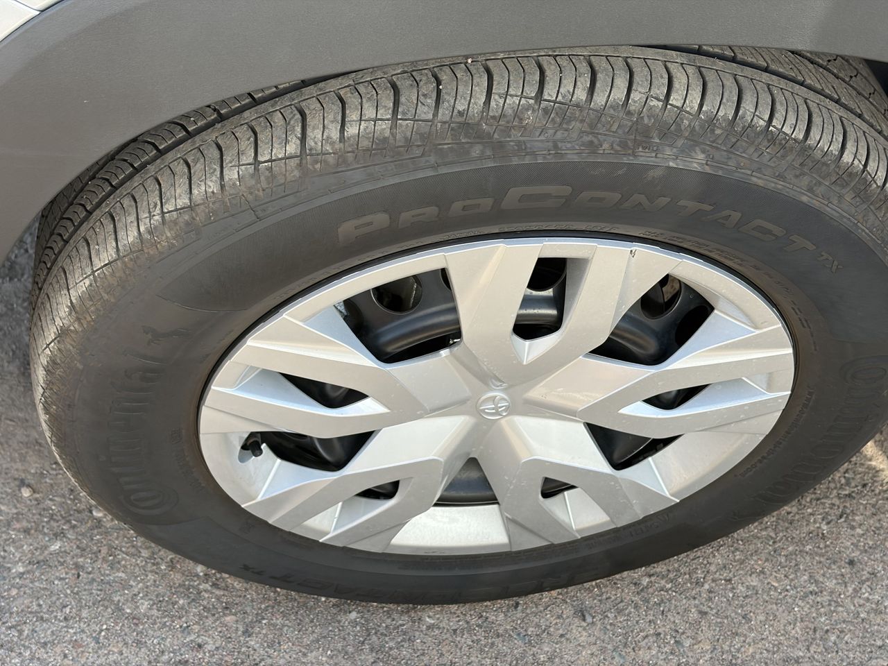 Used 2026 Sonic Silver Toyota L image 5