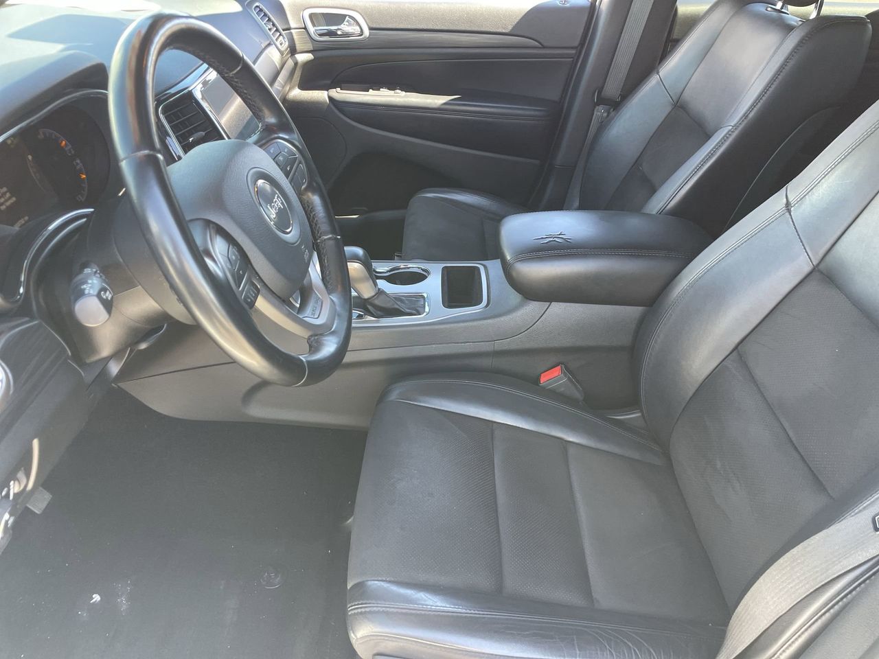 Used 2020 Bright White Jeep Laredo image 18