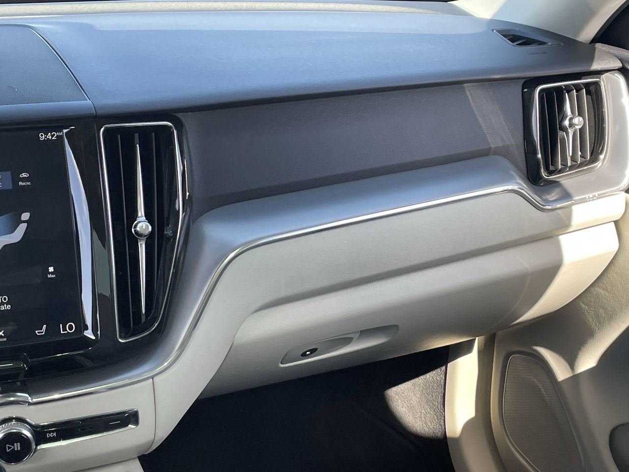 Used 2019 Onyx Black Volvo T5 Momentum image 15