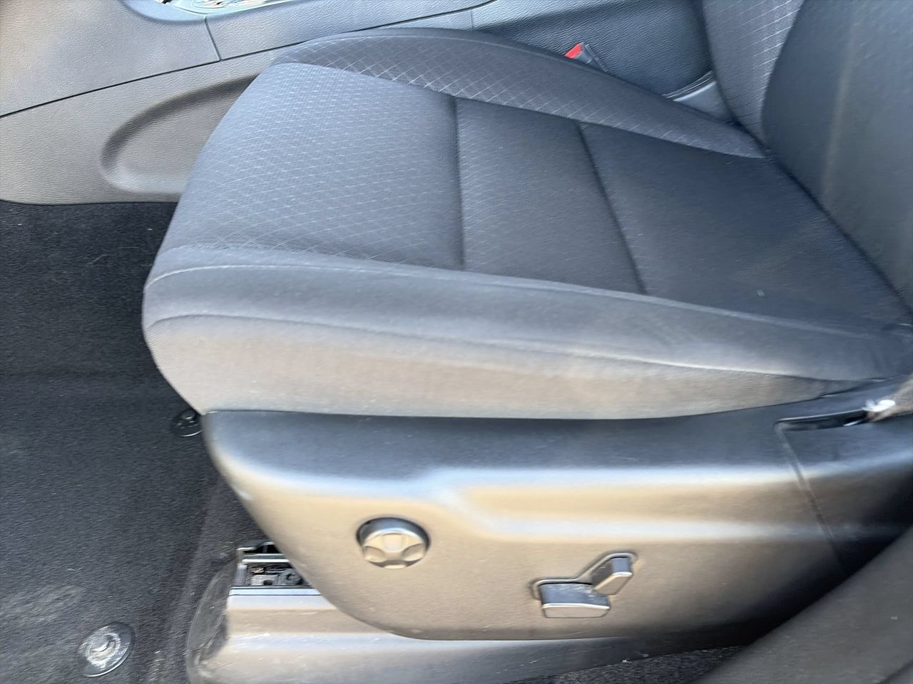 Used 2020 Granite Crystal Jeep Laredo image 19