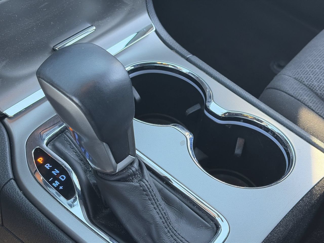 Used 2020 Granite Crystal Jeep Laredo image 28