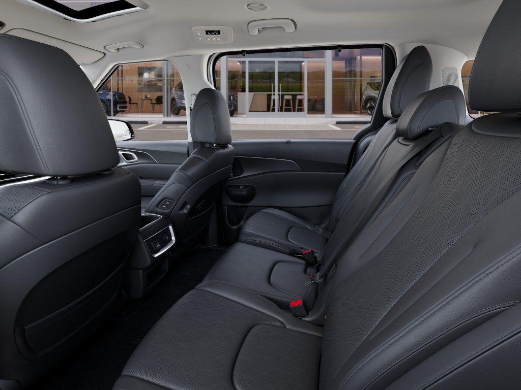 New 2027 IVORY SILVER Kia SX image 18