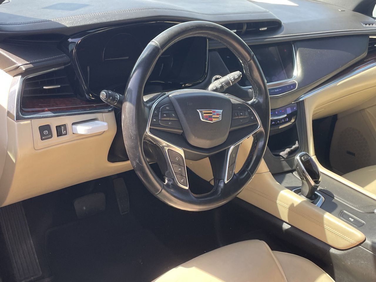 Used 2018 Midnight Sky CADILLAC Luxury image 4