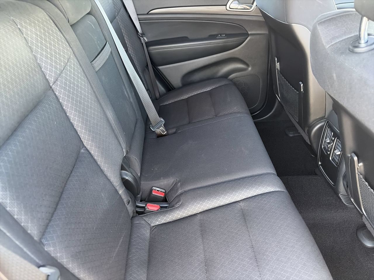 Used 2020 Granite Crystal Jeep Laredo image 12