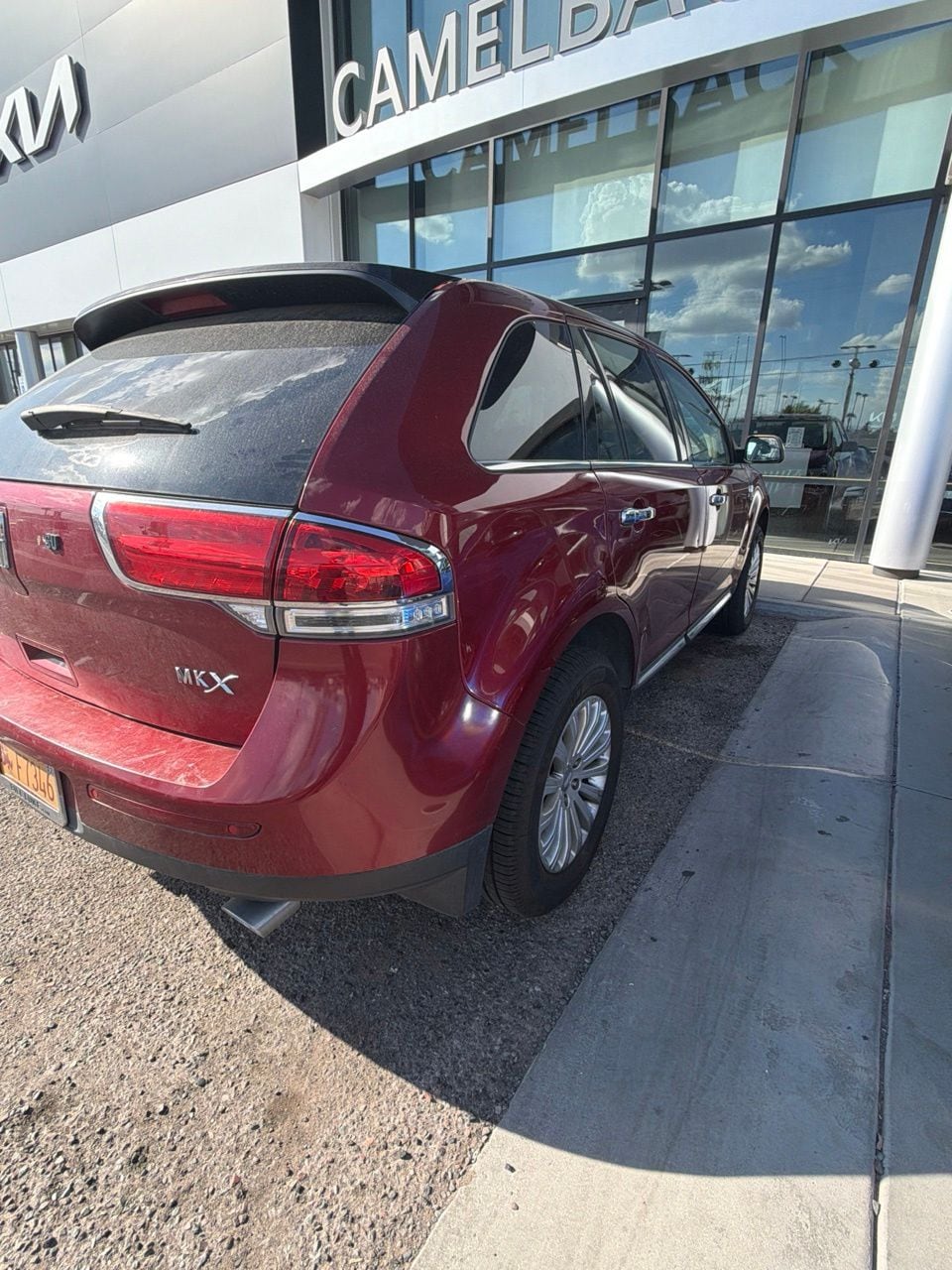 Used 2013 Ruby Lincoln Base image 5