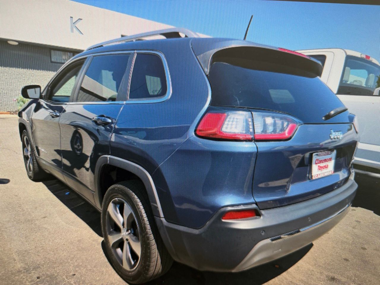 Used 2020 Slate Blue Pearlcoat Jeep Limited image 3