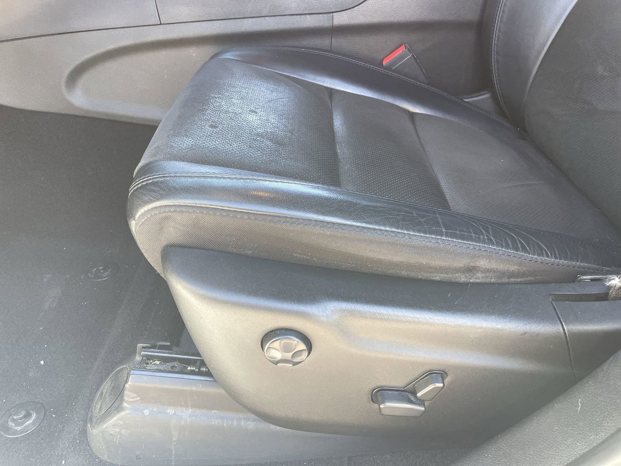 Used 2020 Bright White Jeep Laredo image 19