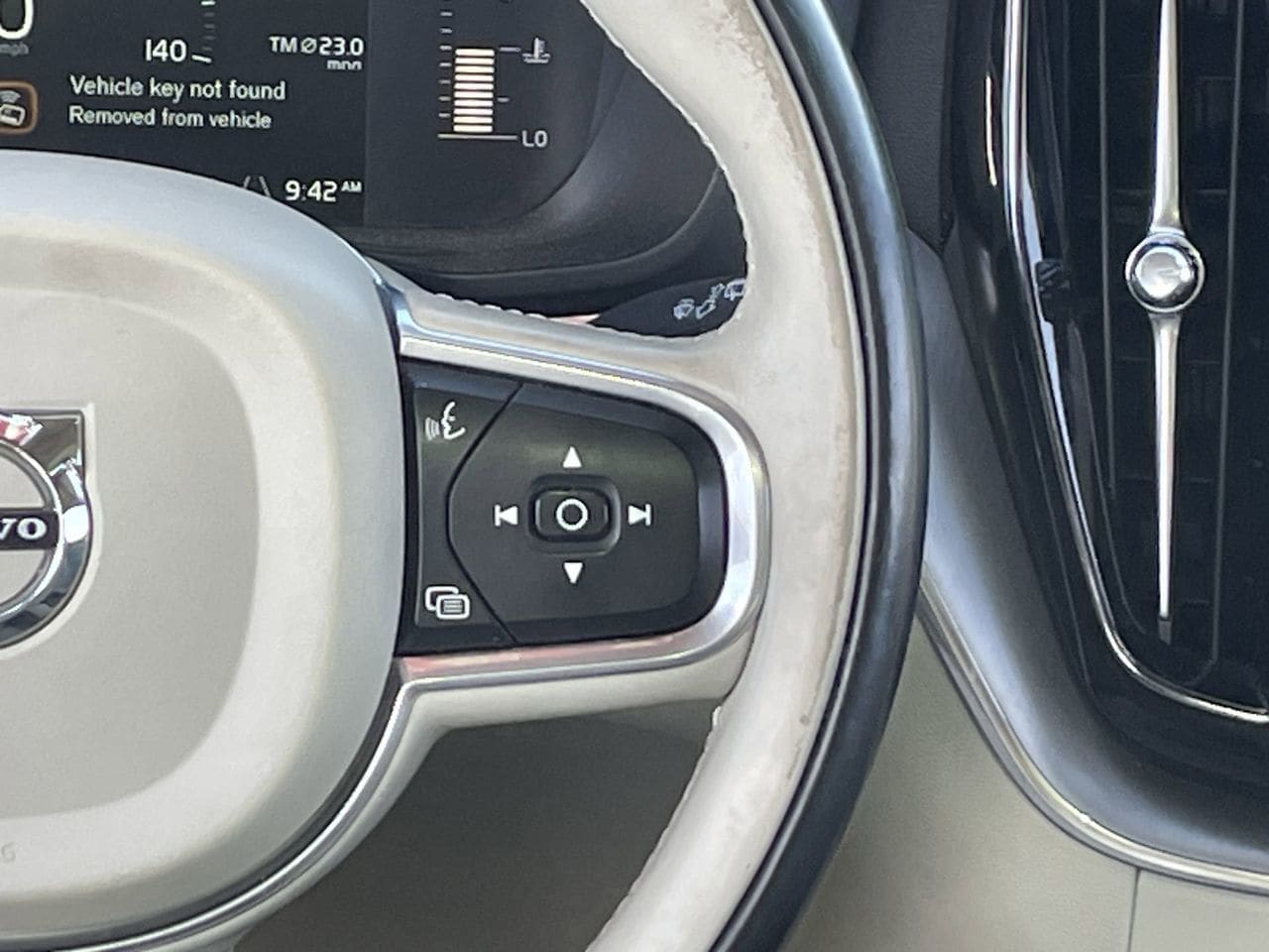 Used 2019 Onyx Black Volvo T5 Momentum image 23