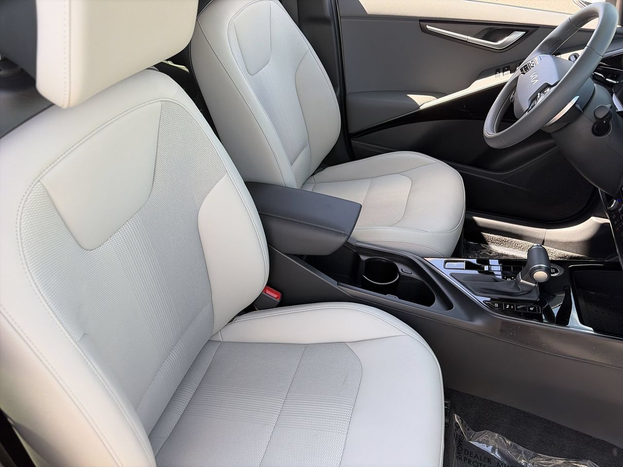 Certified Used 2025 Snow White Pearl Kia EX image 10