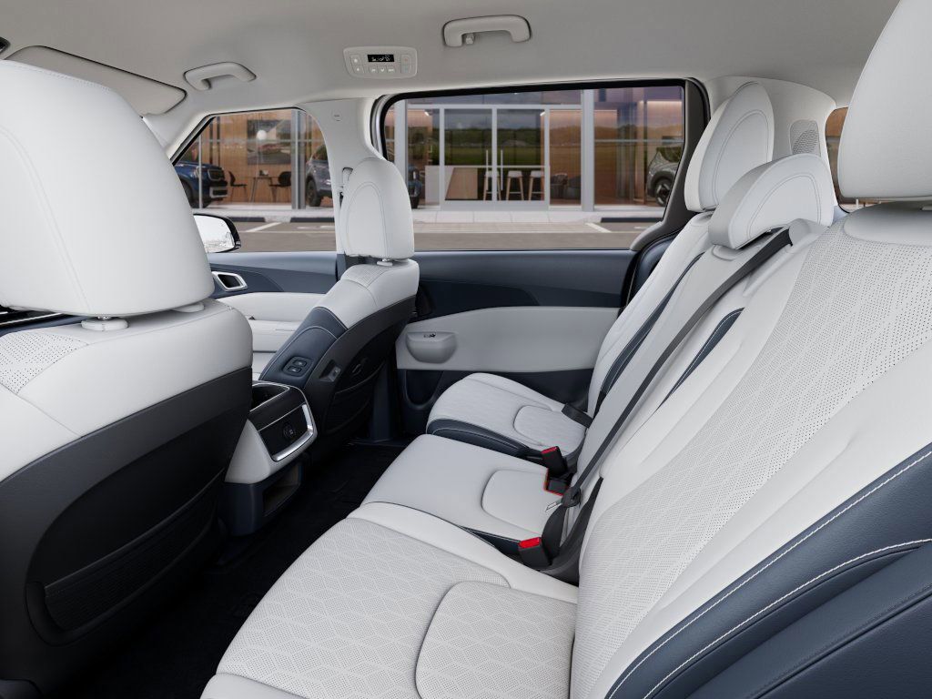 New 2026 Snow White Pearl Kia EX image 18