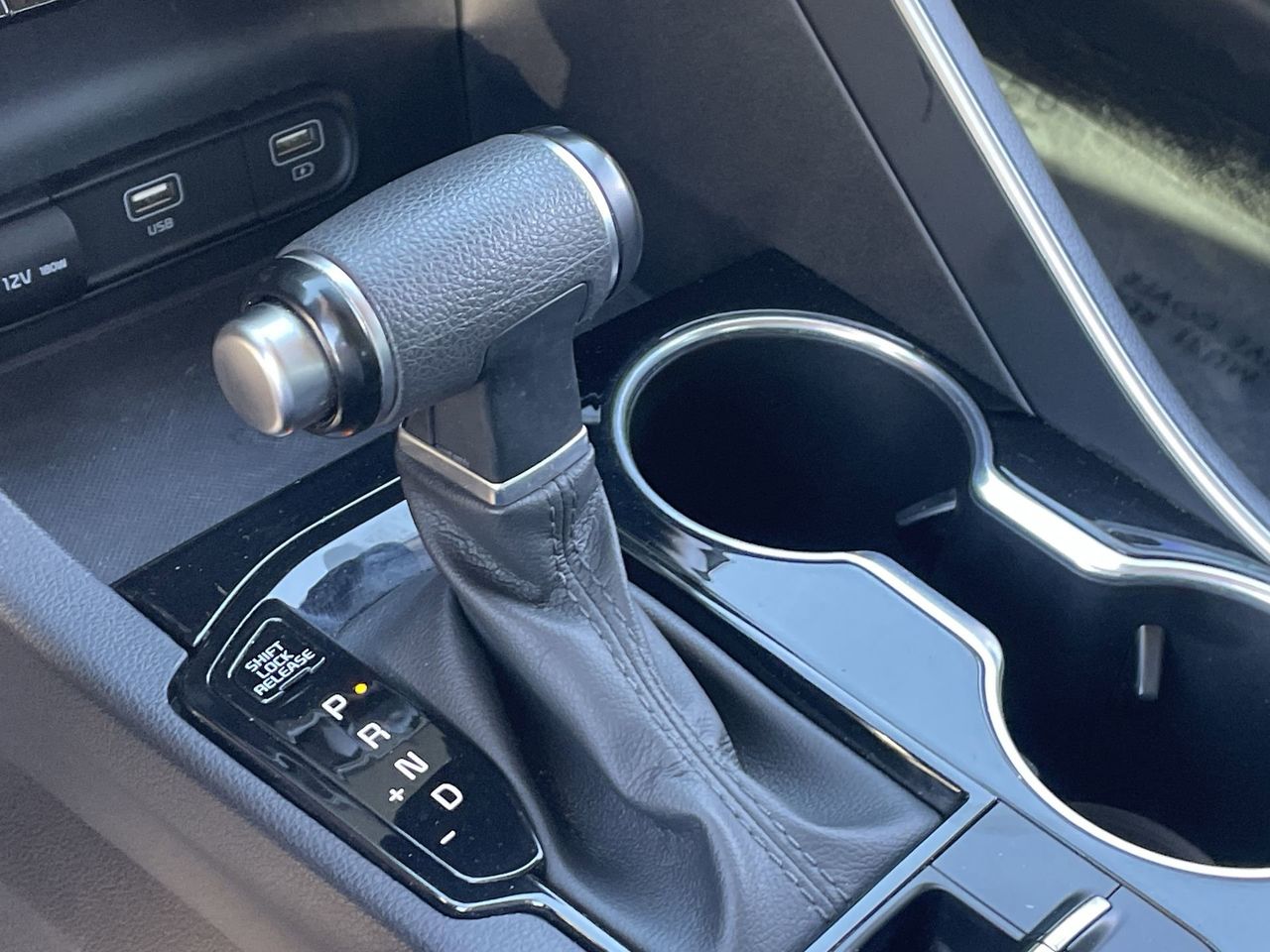 Used 2021 Crystal Beige Kia EX image 29