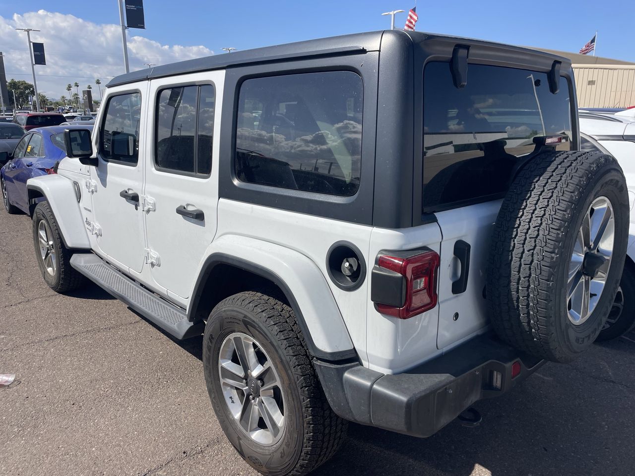 Used 2018 Bright White Jeep Unlimited Sahara 4x4 image 15