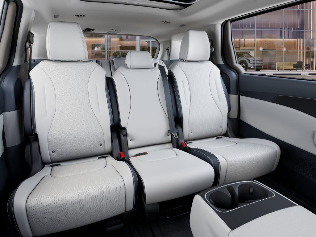 New 2026 Ceramic Silver Kia SX image 16