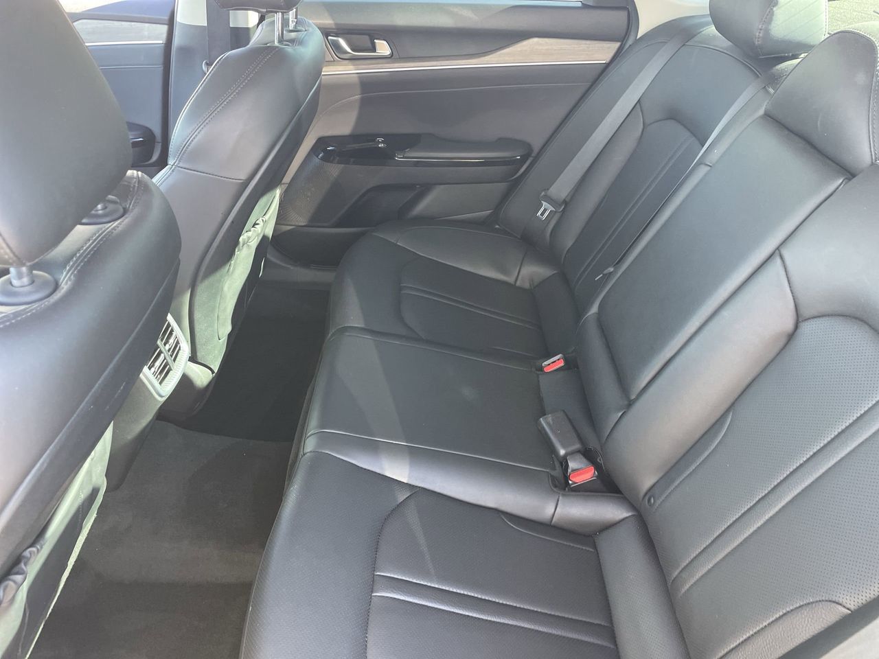 Used 2021 Crystal Beige Kia EX image 16