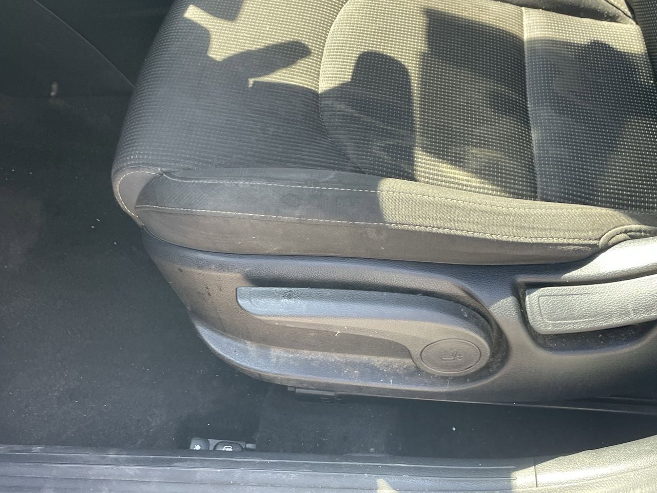 Used 2019 Clear White Kia LXS image 7