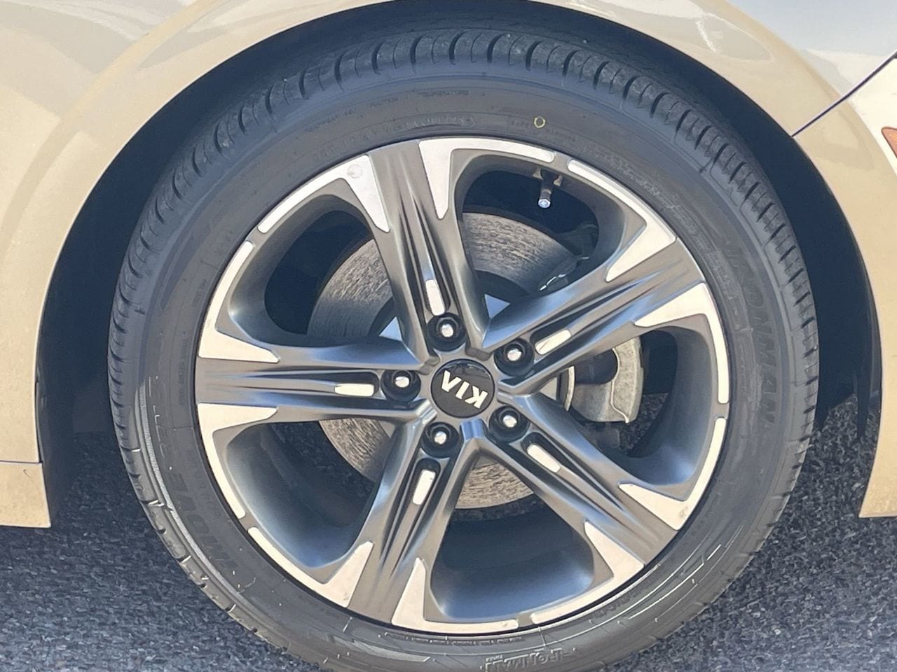 Used 2021 Crystal Beige Kia EX image 9
