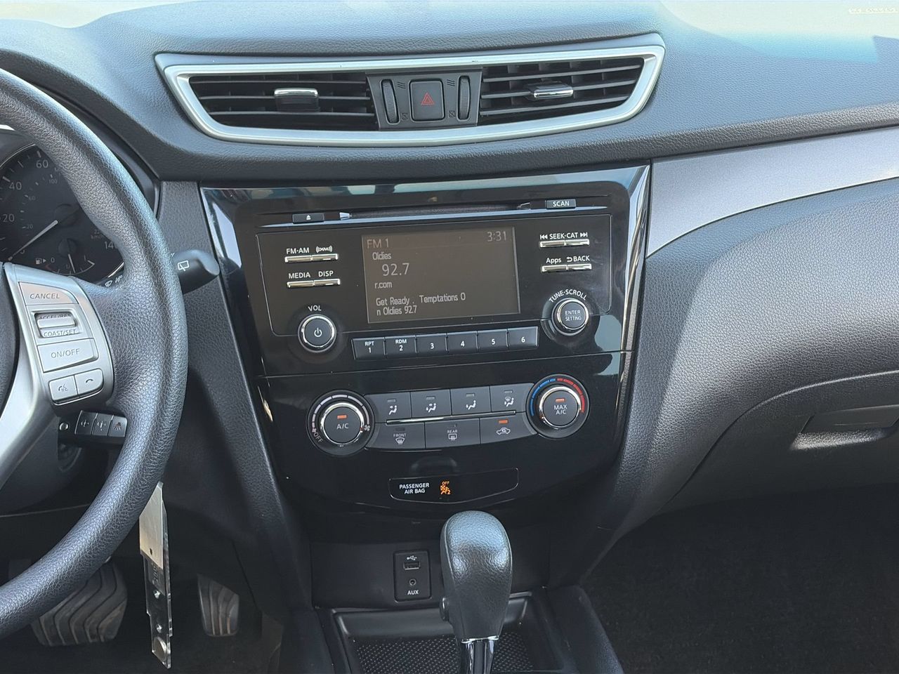 Used 2016 Glacier White Nissan S image 14
