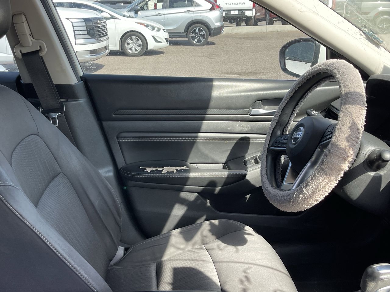 Used 2019 Glacier White Nissan 2.5 S image 4