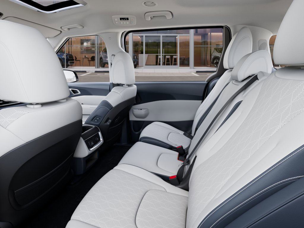 New 2026 Snow White Pearl Kia SX image 18