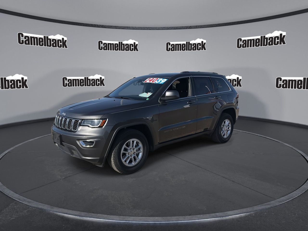 Used 2020 Granite Crystal Jeep Laredo image 3