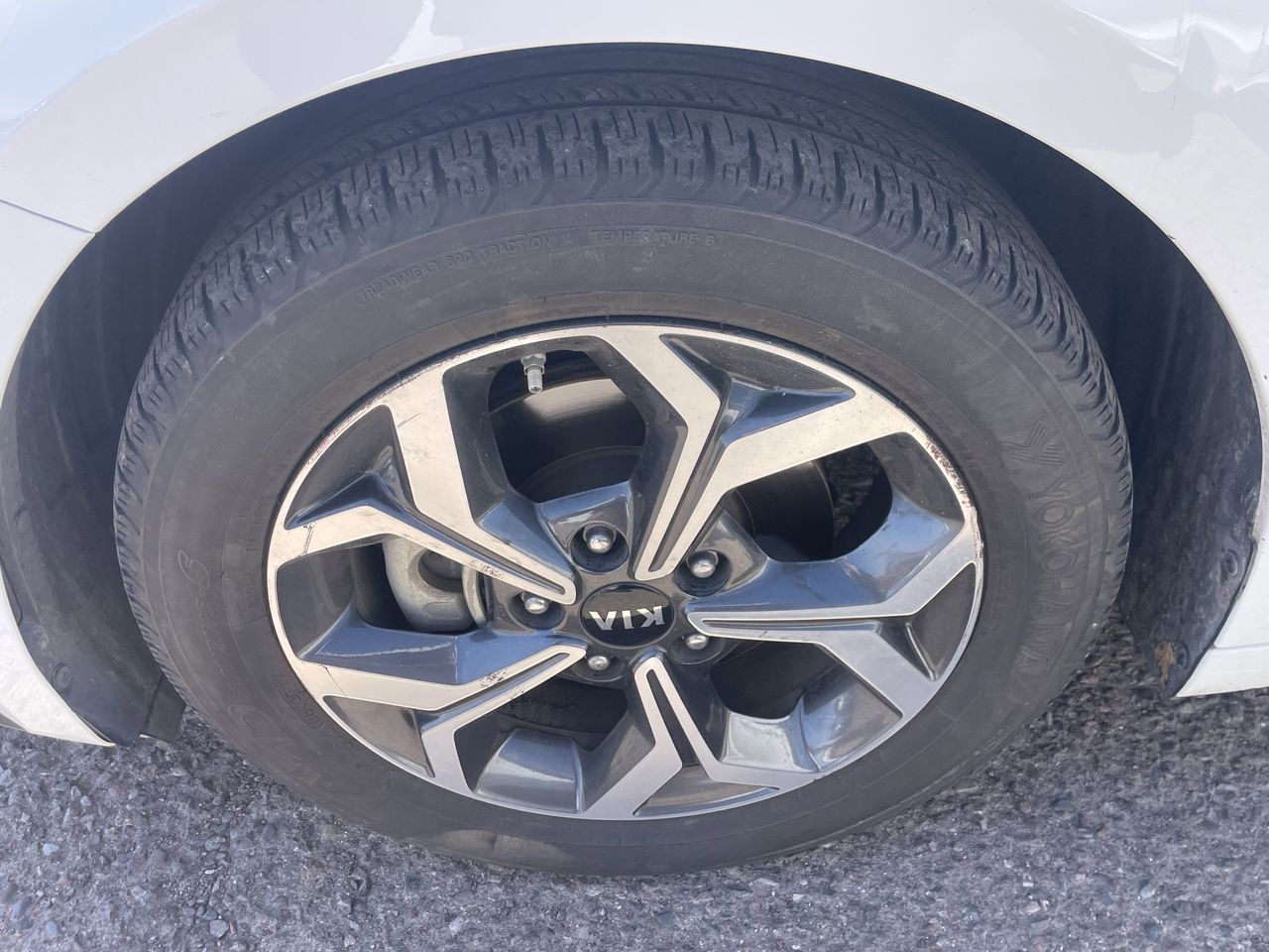 Used 2019 Clear White Kia LXS image 5