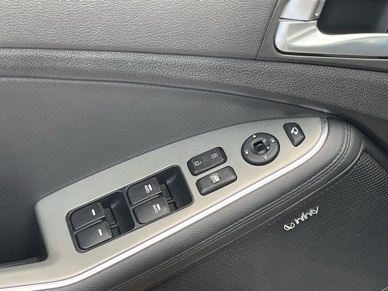 Used 2015 Titanium Silver Kia SX Turbo FWD image 20