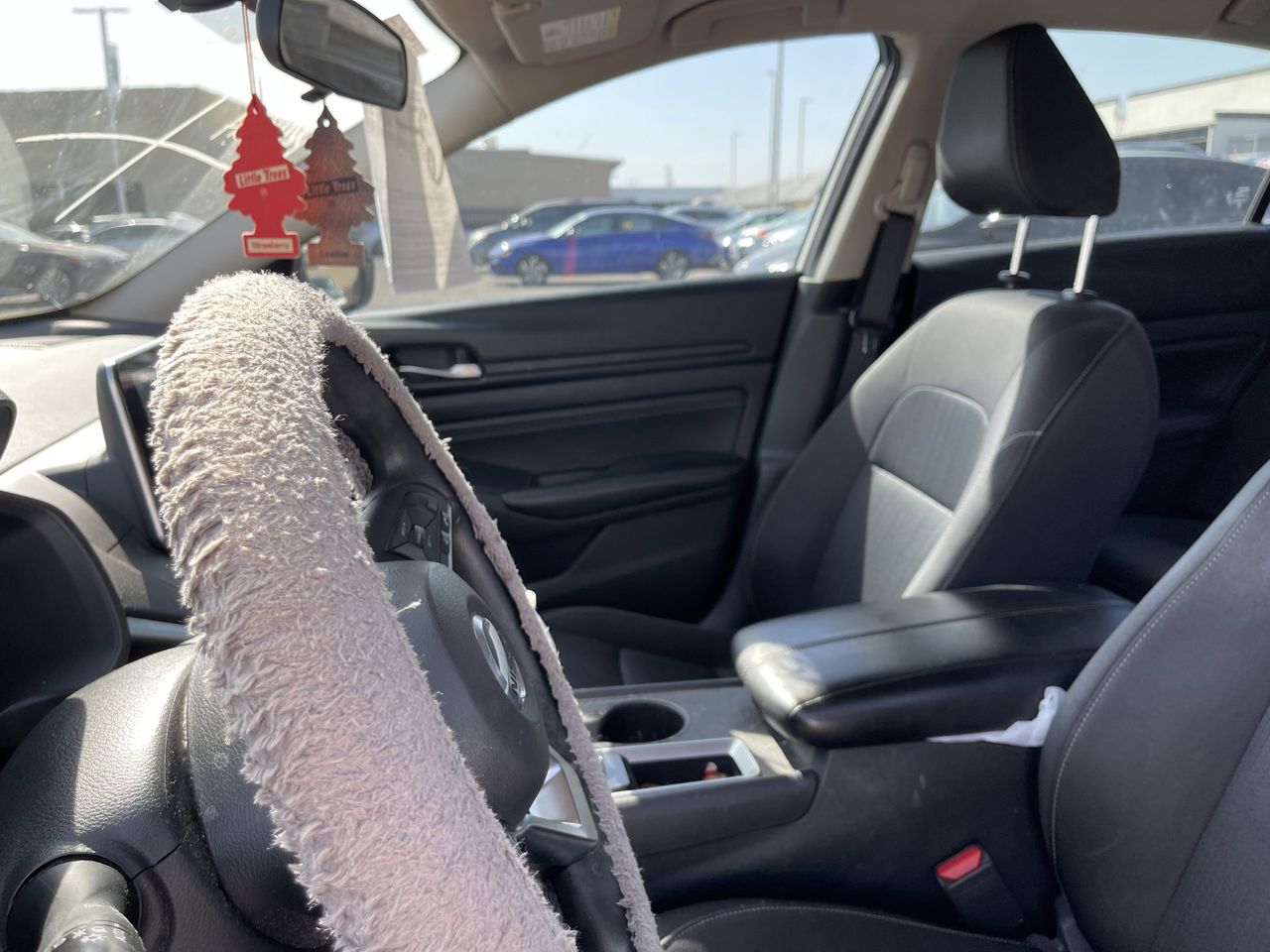 Used 2019 Glacier White Nissan 2.5 S image 9