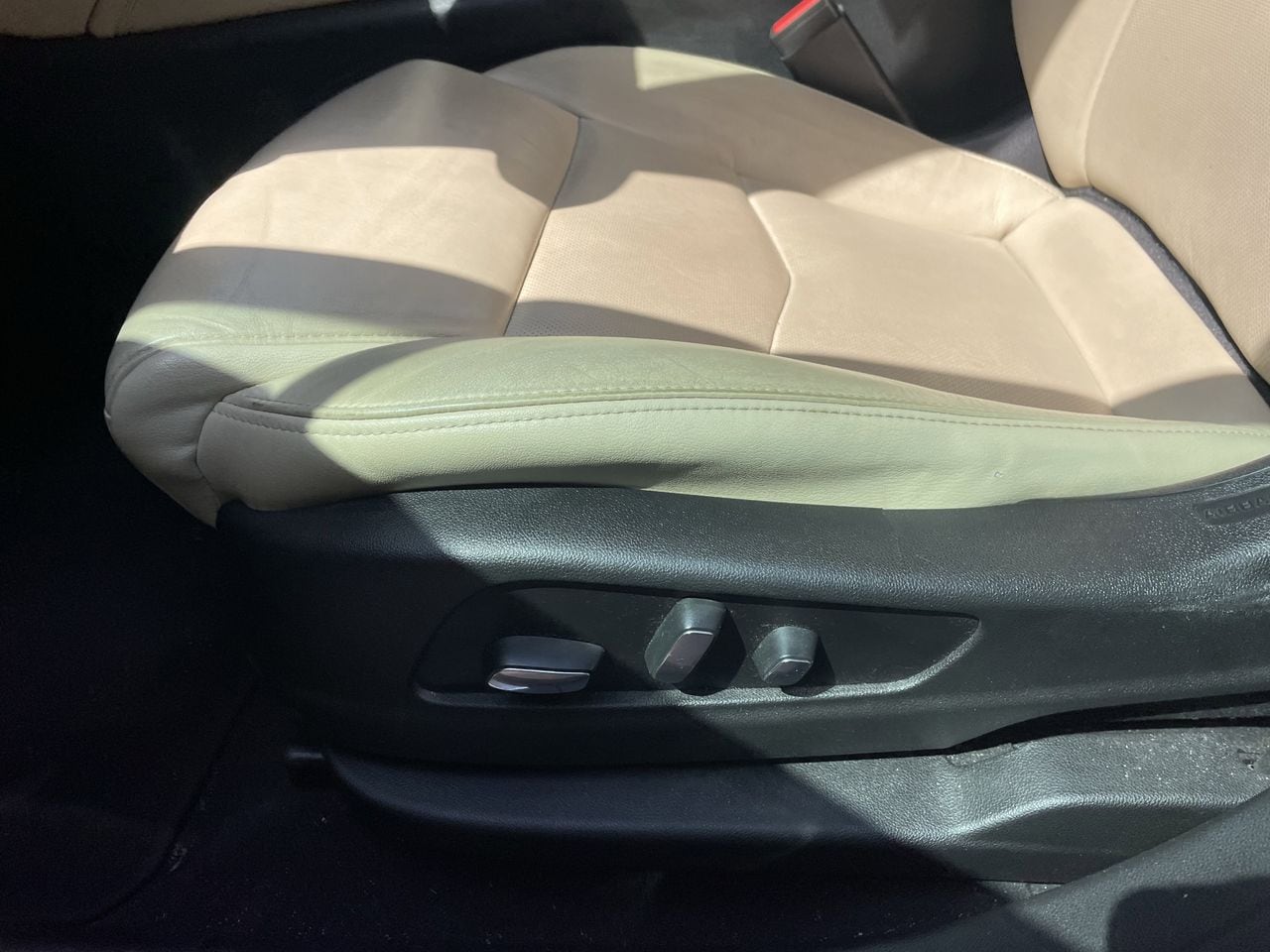 Used 2018 Midnight Sky CADILLAC Luxury image 6