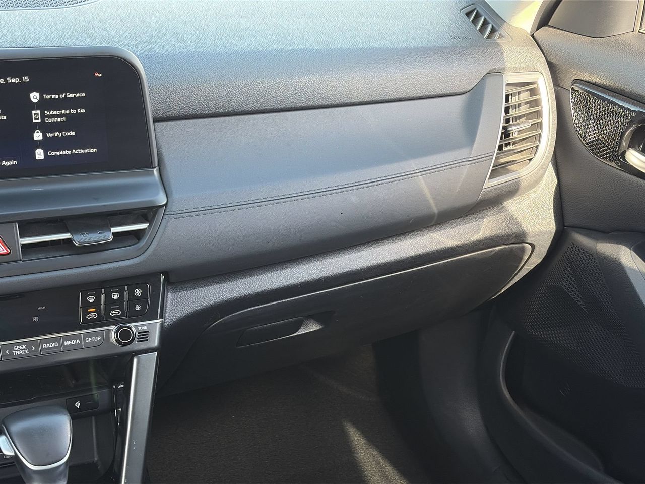 Certified Used 2025 Snow White Pearl Kia EX image 15
