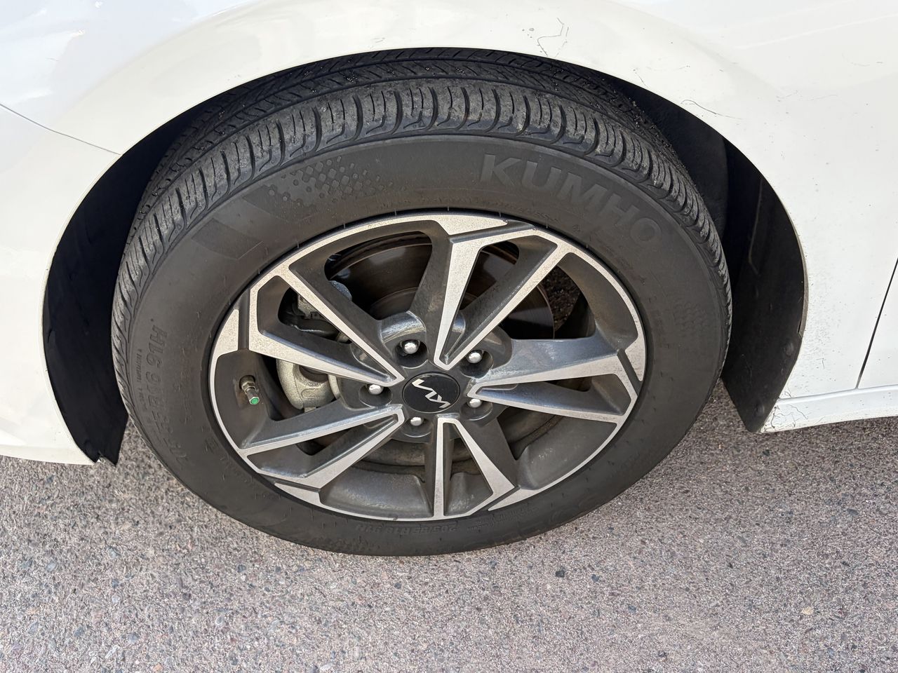 Certified Used 2024 Snow White Pearl Kia LXS image 5