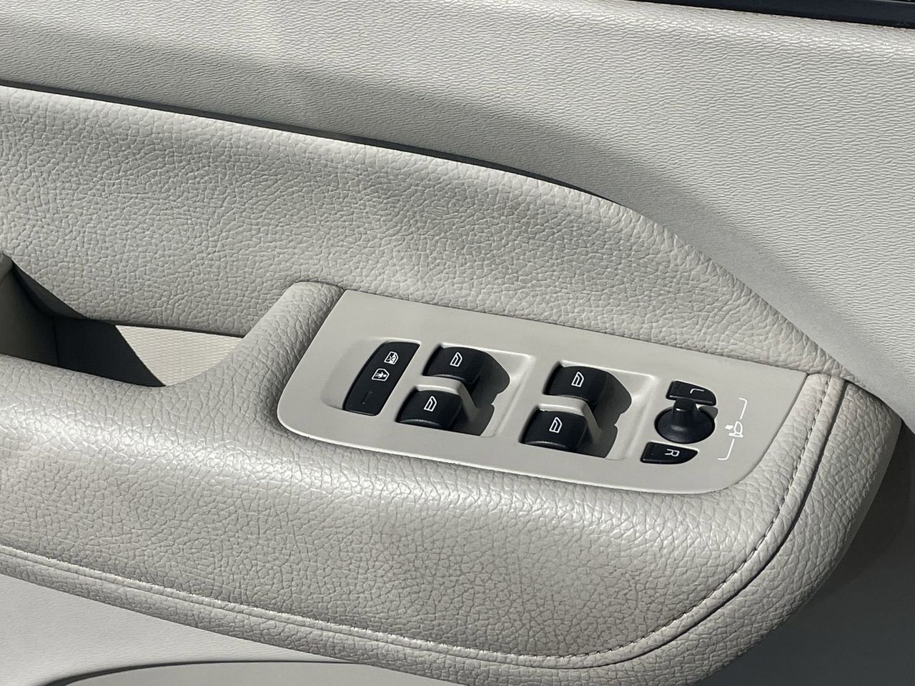 Used 2019 Onyx Black Volvo T5 Momentum image 20