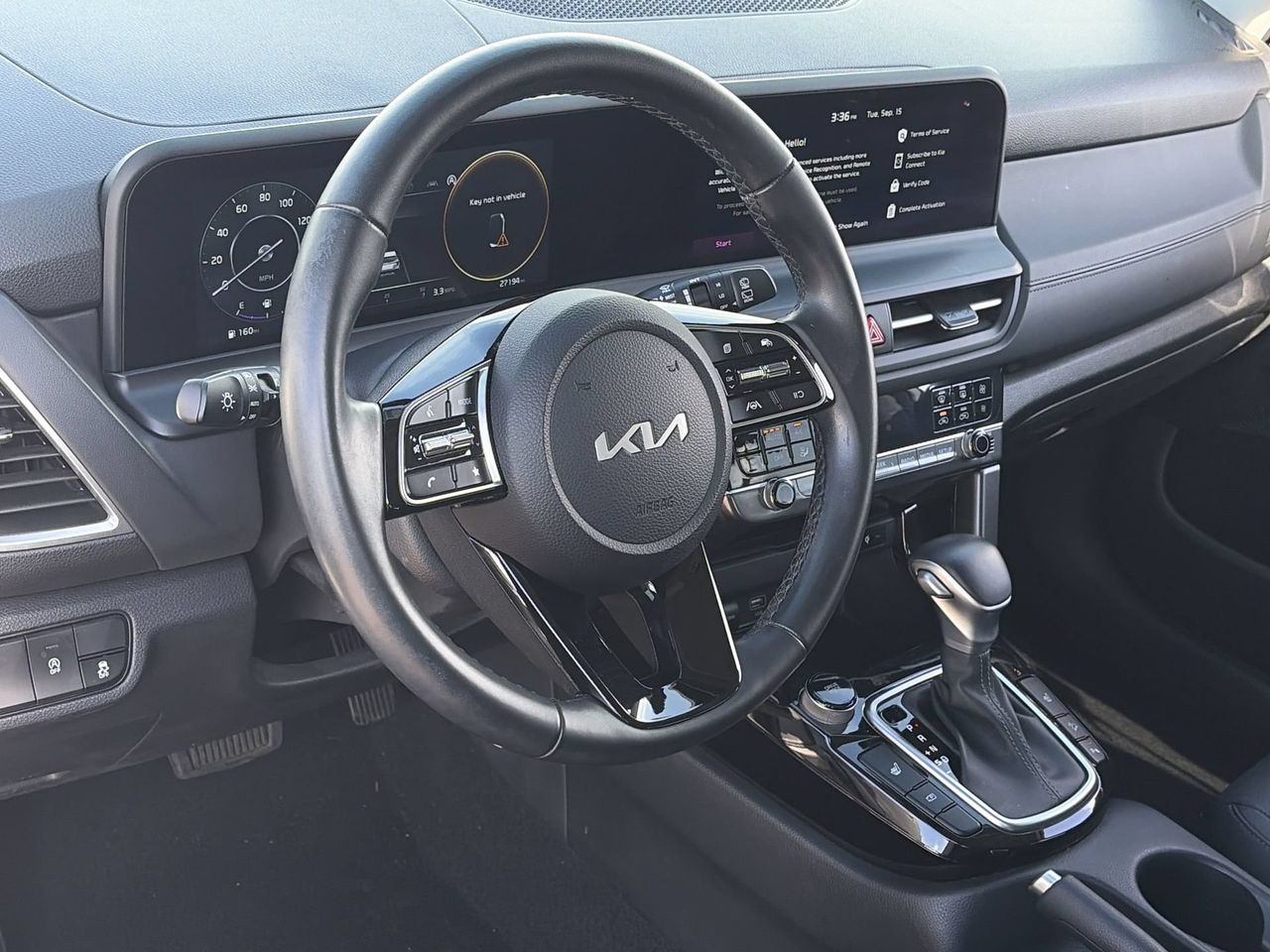 Certified Used 2025 Snow White Pearl Kia EX image 17