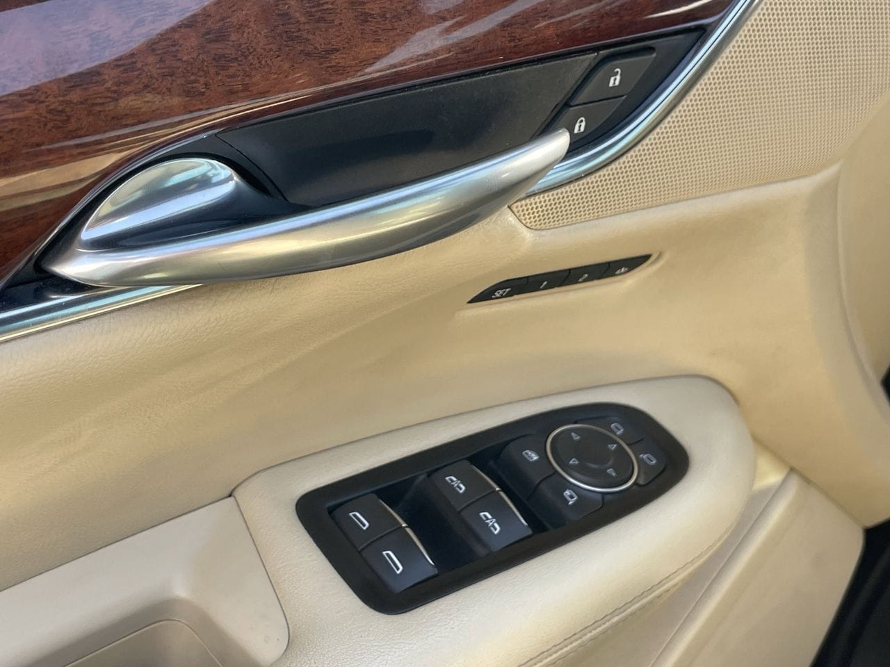 Used 2018 Midnight Sky CADILLAC Luxury image 9