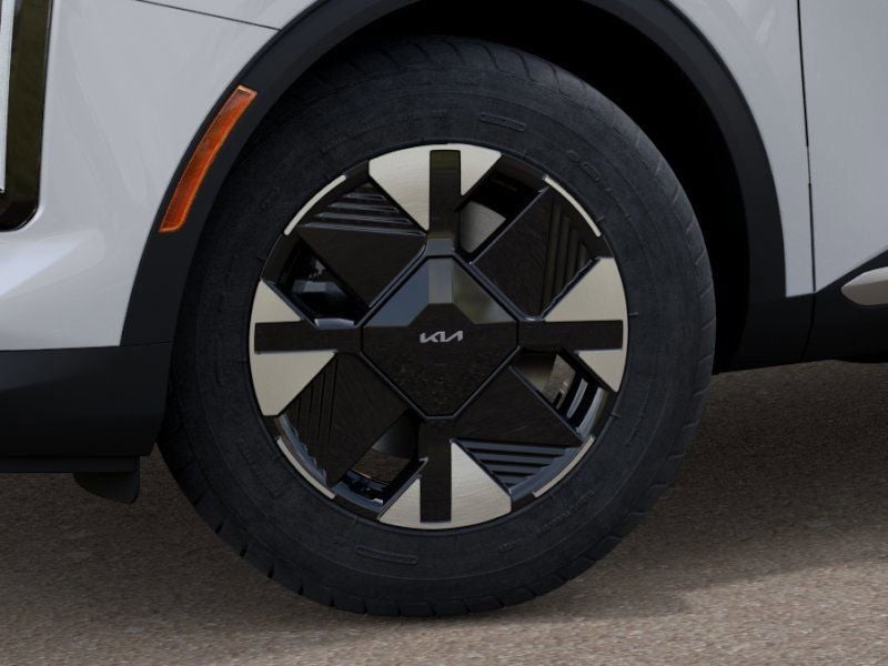 New 2026 Snow White Pearl Kia LX image 9