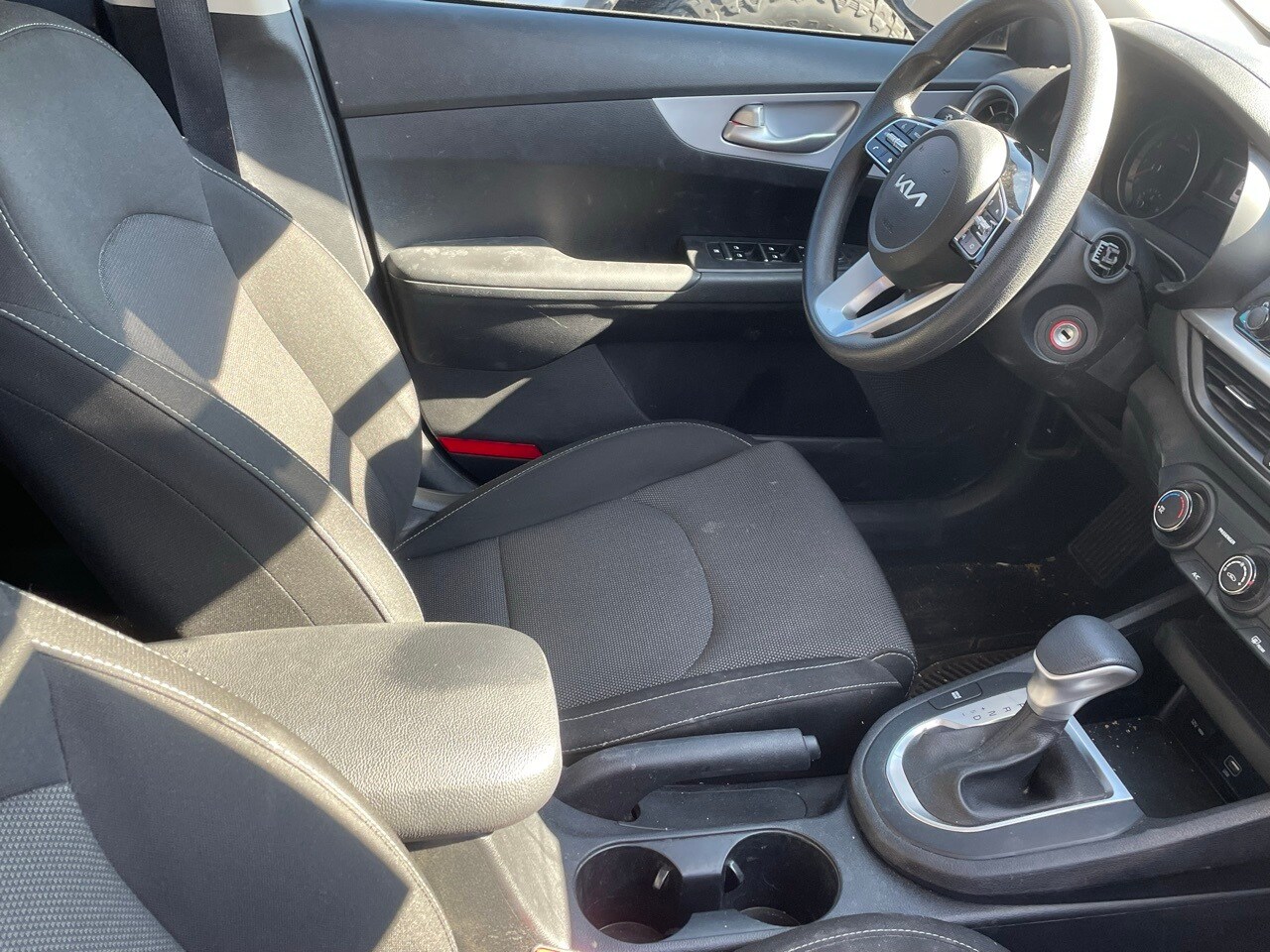 2024 Kia Forte LX photo 3