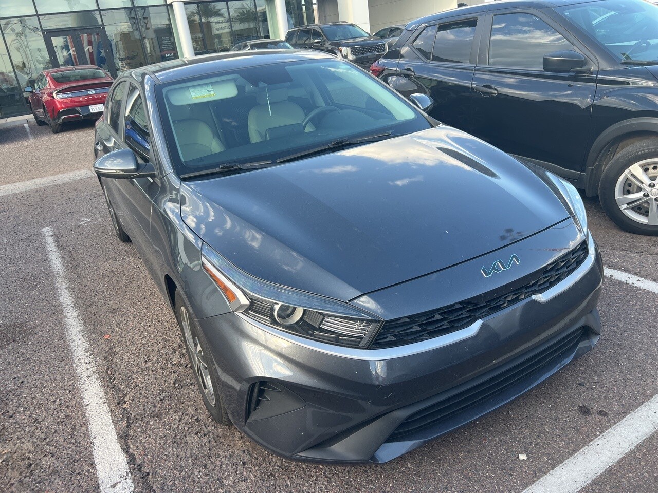 2022 Kia Forte LXS photo 2