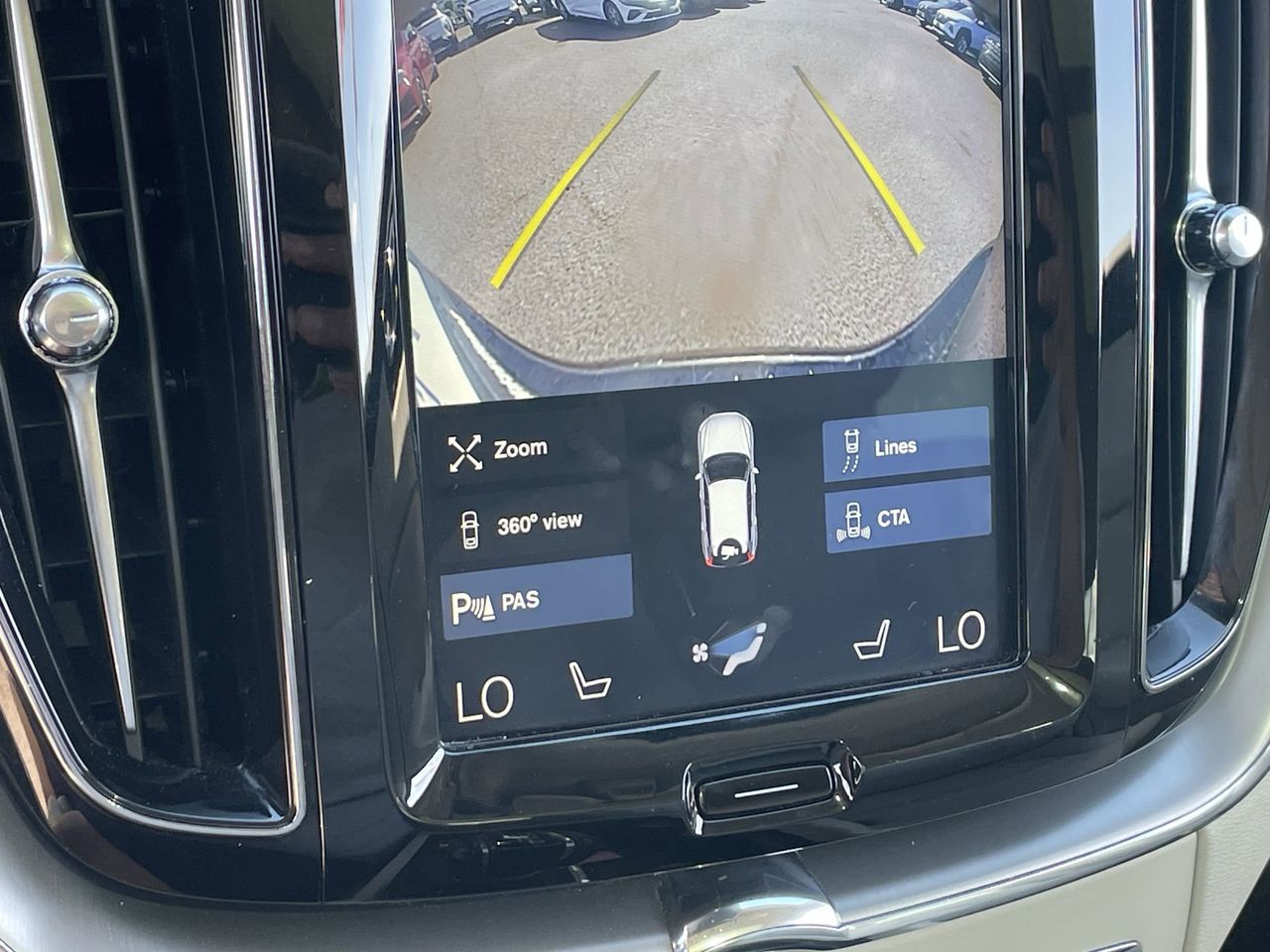 Used 2019 Onyx Black Volvo T5 Momentum image 26