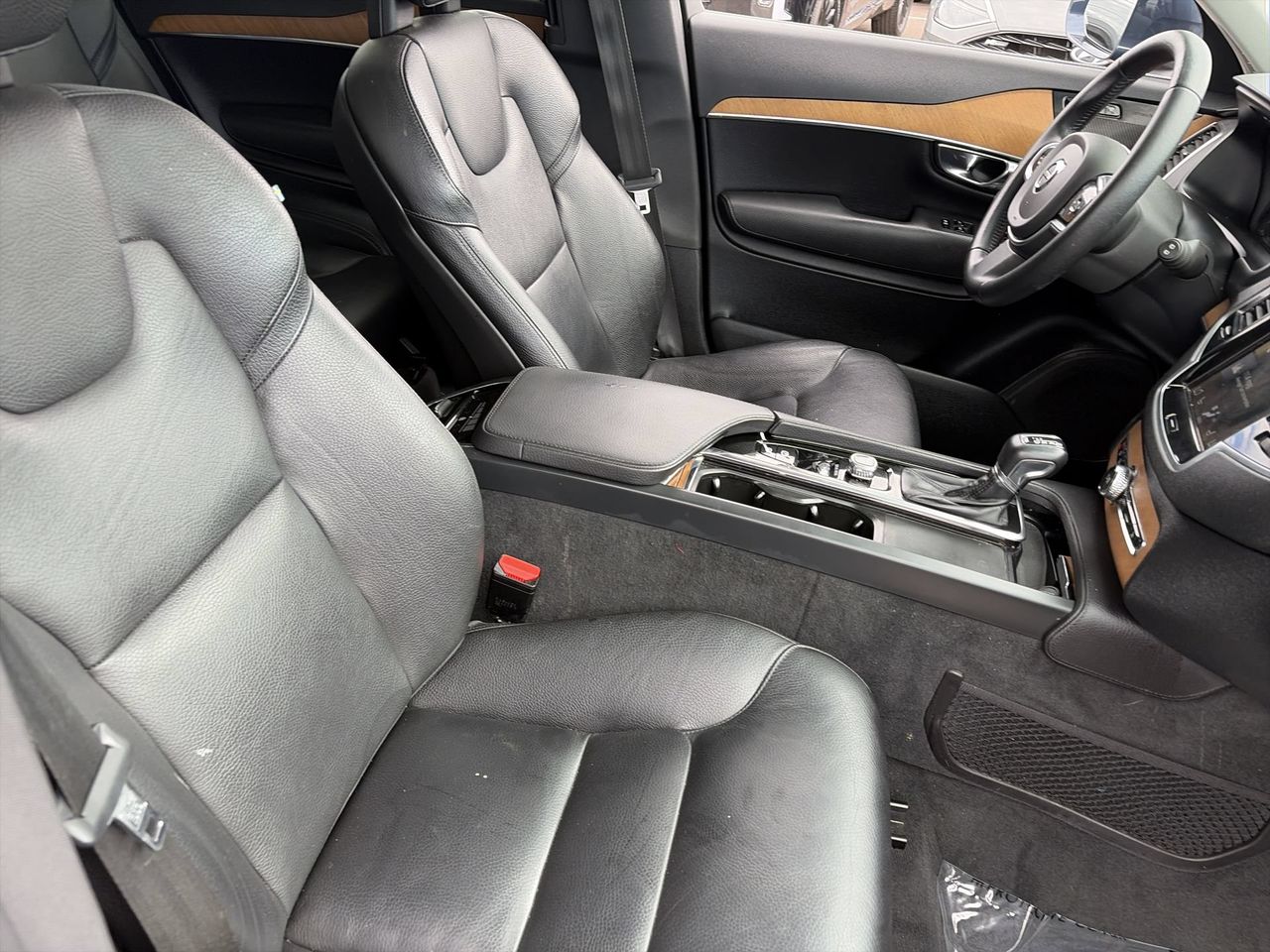 Used 2021 Denim Blue Volvo T6 Momentum 7 Passenger image 10