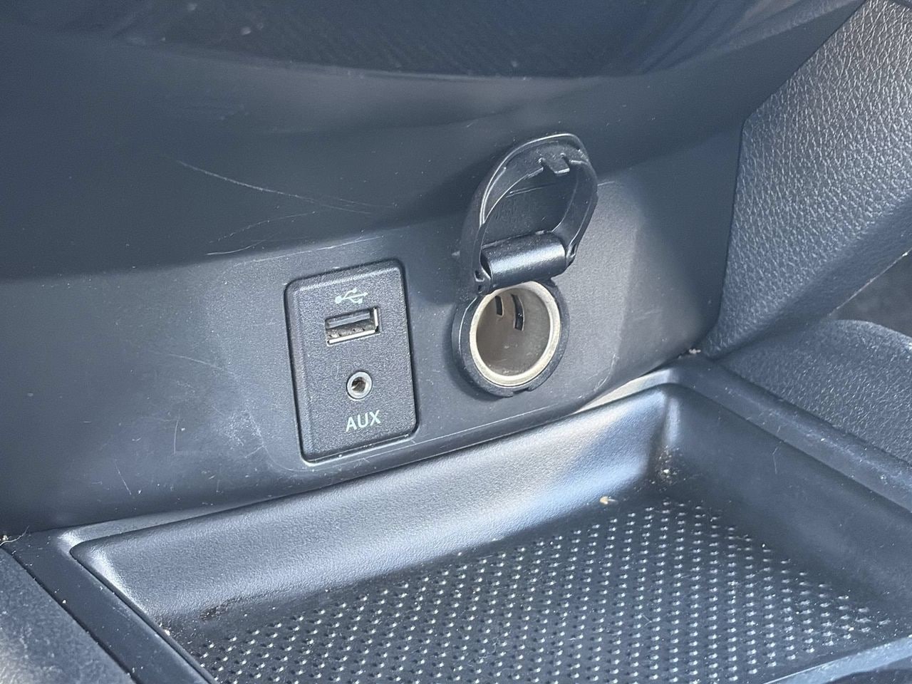 Used 2016 Glacier White Nissan S image 27