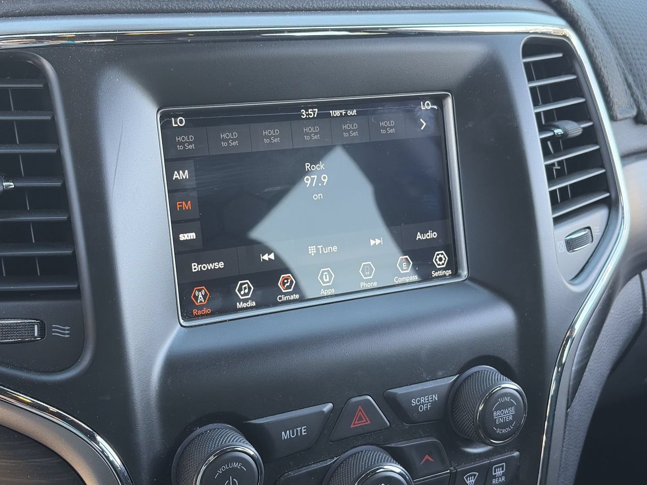 Used 2020 Granite Crystal Jeep Laredo image 24