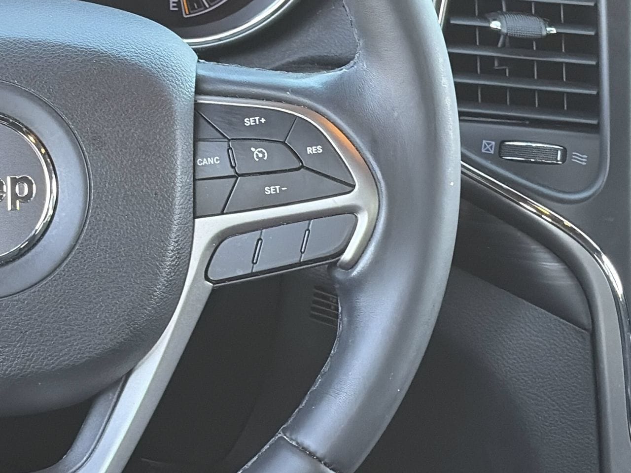 Used 2020 Granite Crystal Jeep Laredo image 23